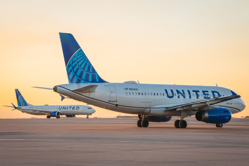 An Airbus A319 aircraft with United Airlines livery.